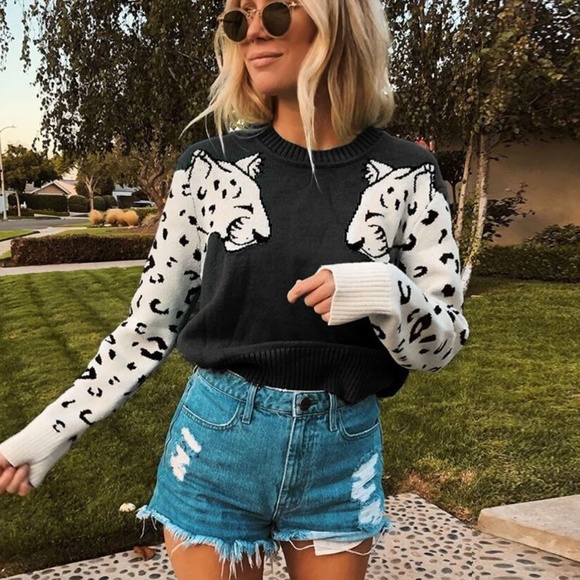 Black Sweater with Snow leopard Design - Picture 1 of 2